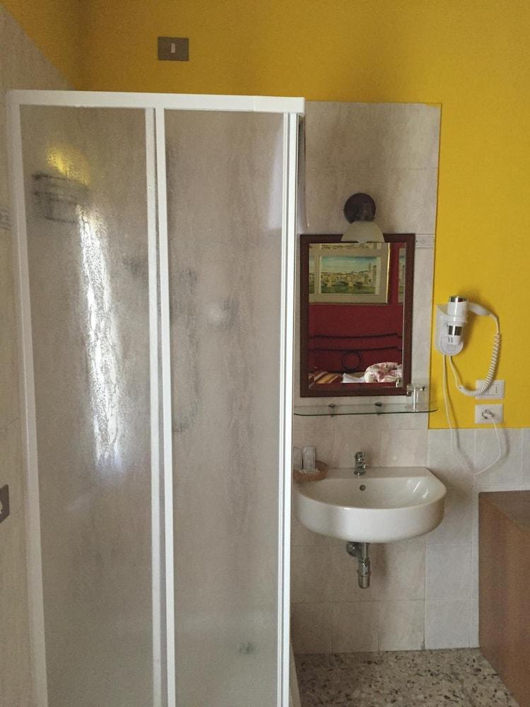 โรงแรมเอไลน์ ฟลอเรนซ์ ภายนอก รูปภาพ